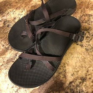 chaco strapping sandals